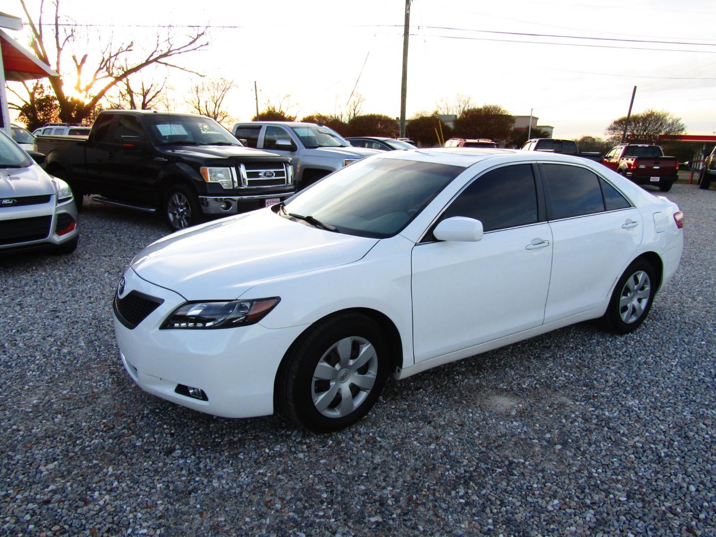 2009 WHITE /Tan Toyota Camry (4T1BE46KX9U) , Automatic transmission, located at 15016 S Hwy 231, Midland City, AL, 36350, (334) 983-3001, 31.306210, -85.495277 - Photo#2